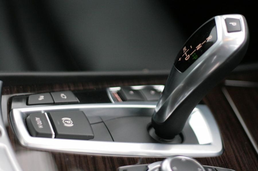  BMW 750i 2009 года  (фото 16 из 32)